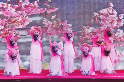 【亲子-图片】200多娃娃参加暑期汇演