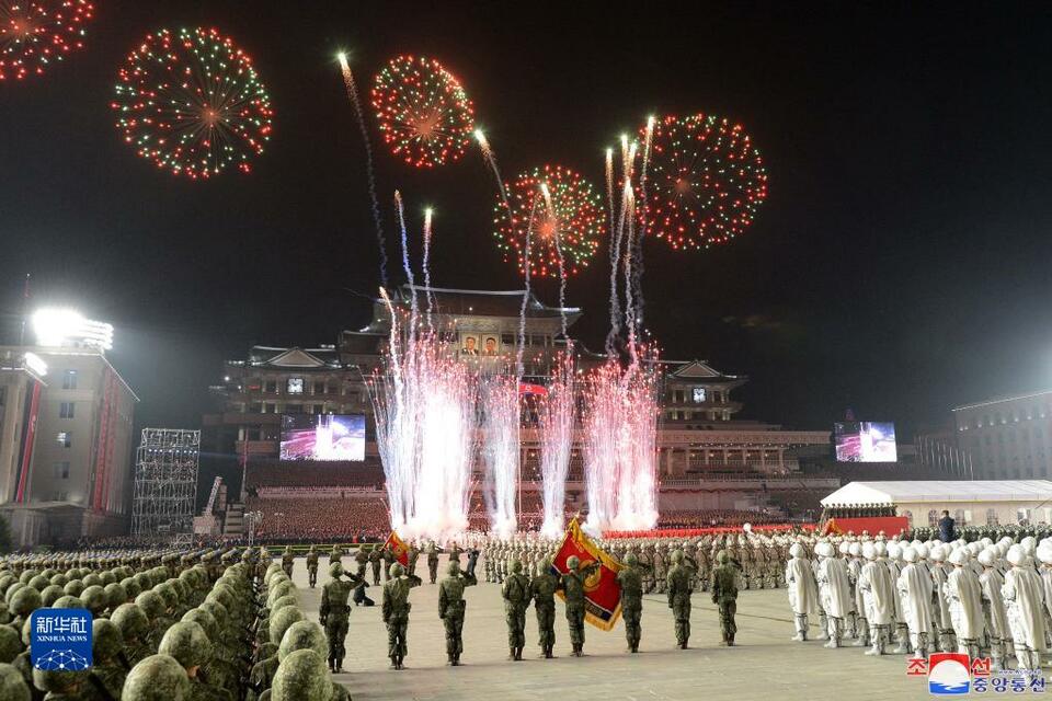 朝鲜举行大型阅兵式庆祝人民革命军成立90周年