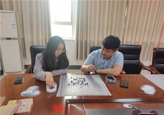 濮阳市台前县委宣传部工会组织举办迎“五一”棋类比赛_fororder_图片2