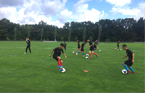 【河南供稿】16名中国足球小将在慕尼黑参加专业足球集训