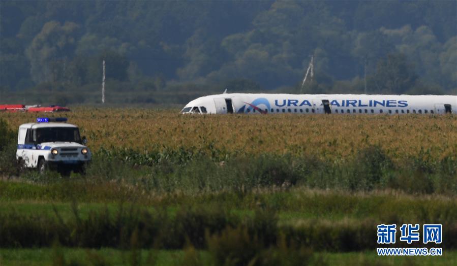 俄一架客机硬着陆造成23人受伤(组图)