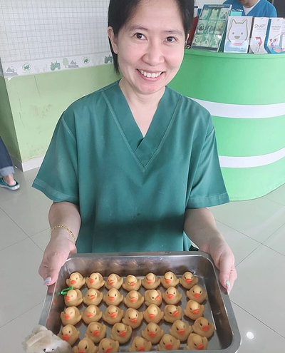 泰国一宠物狗肚里取出32只“小黄鸭” 惊呆兽医(图)