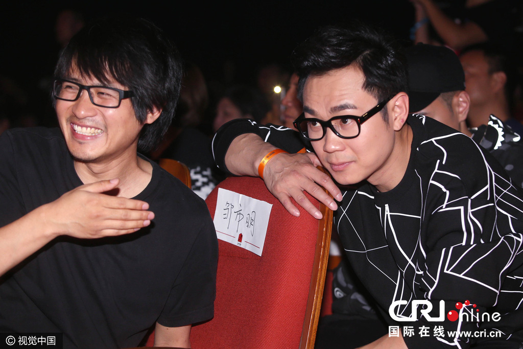 超剧场开业阵容逆天!刘亦菲获光线老总护花