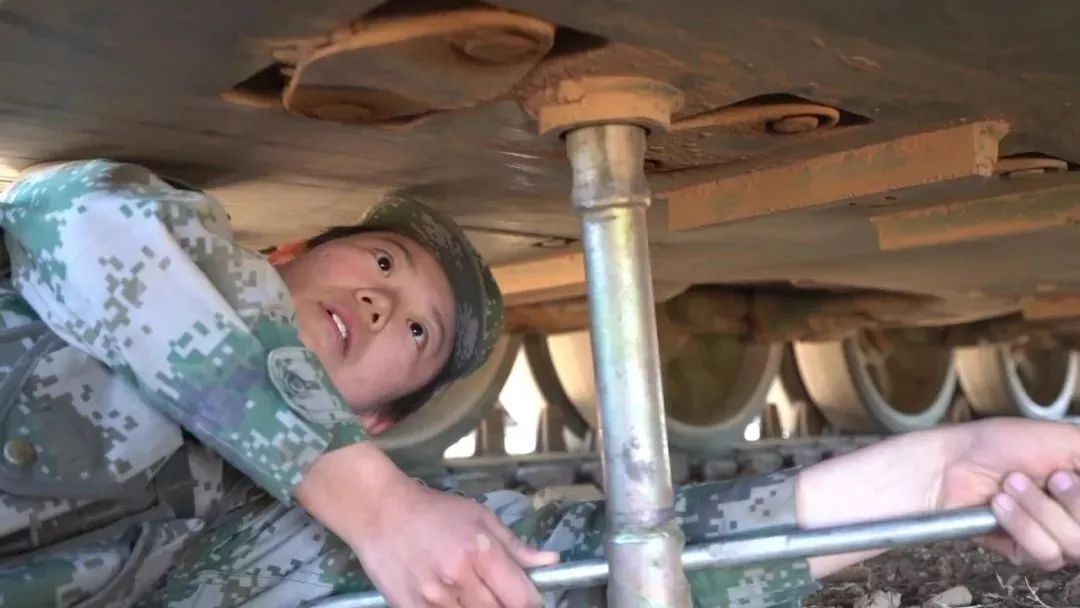 愿为萤火，点亮祖国！这才是中国青年该有的模样！