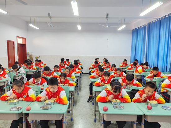 贵州碧江:“吃得饱”更要“吃得好” 学生营养餐再提质_fororder_微信图片_20220512112826