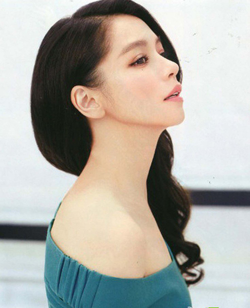 中国娱圈女星绝美裸背排行榜 第一竟是她