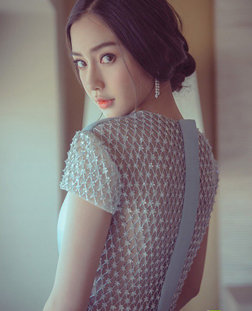 中国娱圈女星绝美裸背排行榜 第一竟是她