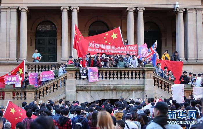 8月17日，經(jīng)悉尼市政府批準，澳大利亞華僑華人在悉尼舉行“愛國護港 反對暴亂”和平集會。 新華社記者白雪飛攝