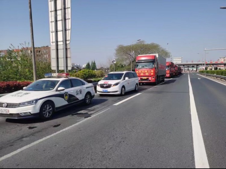 开往上海的货车,跨过山和大海