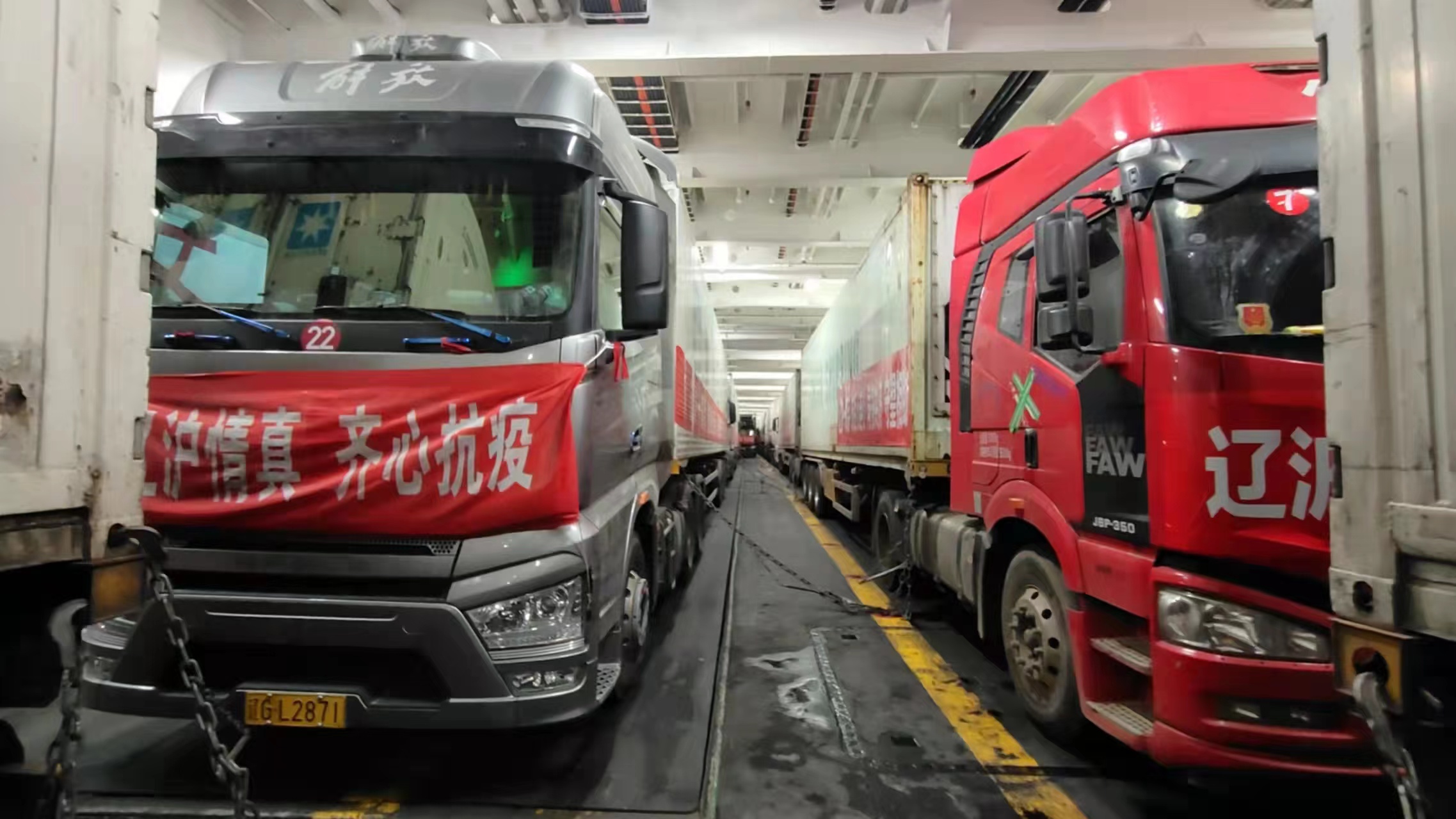 开往上海的货车,跨过山和大海