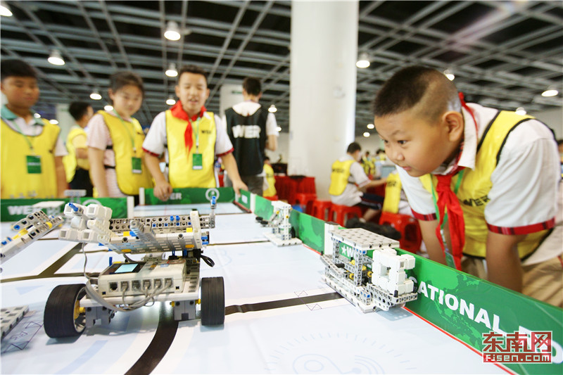 近千名选手来厦角逐世界教育机器人大赛