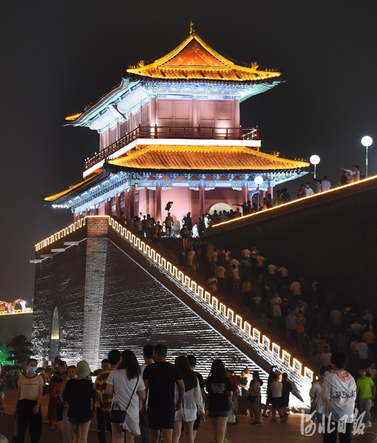 河北正定古城越夜越精彩