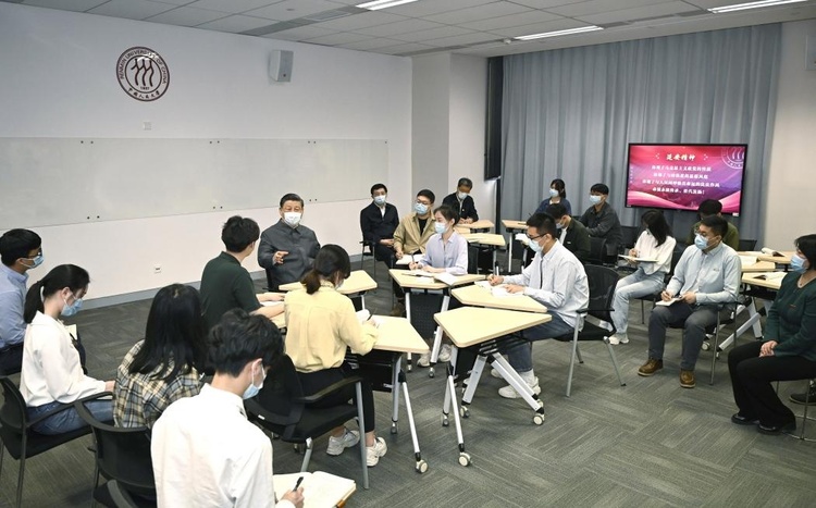 一见从一张老照片，看总书记与青年的故事
