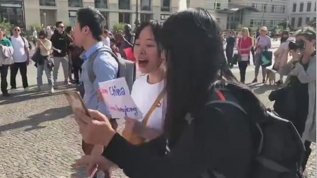 在德爱国人士怒怼香港激进示威者 留学生集会高唱《我的中国心》