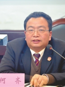 （今日热点3）巴中铁面法官突发疾病辞世 开会出差都带着药罐(图)