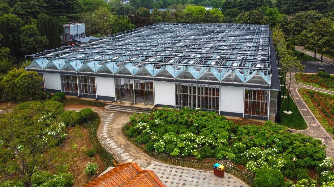China's First Smart Temperature-Control Greenhouse Opens_fororder_图片7