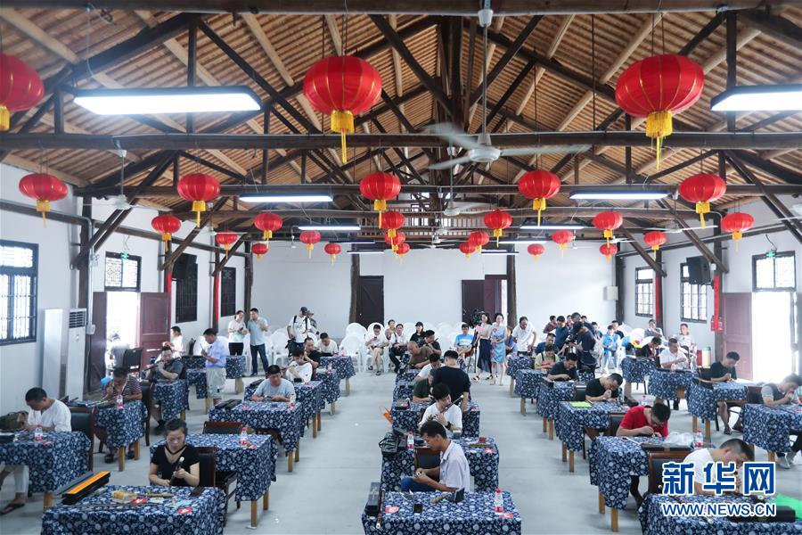 杭州：“竹笛之乡”举办传统手工制笛大赛