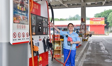 中国梦 劳动美｜邱丽梅：手执油枪 将优质服务注进油箱
