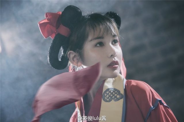 神还原！女网友Cosplay邱淑贞 相似度极高