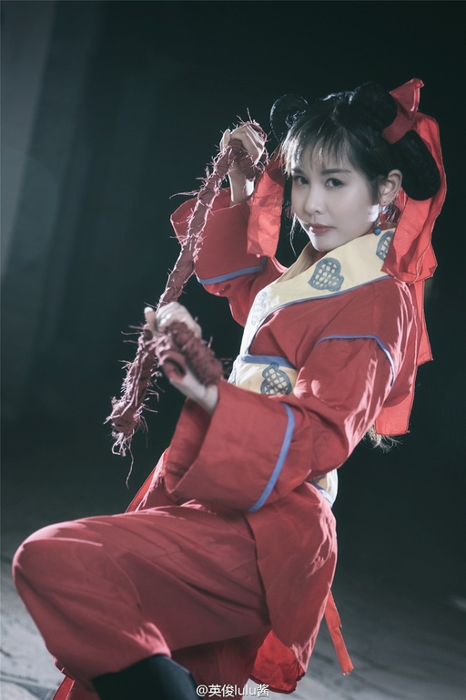 神还原！女网友Cosplay邱淑贞 相似度极高