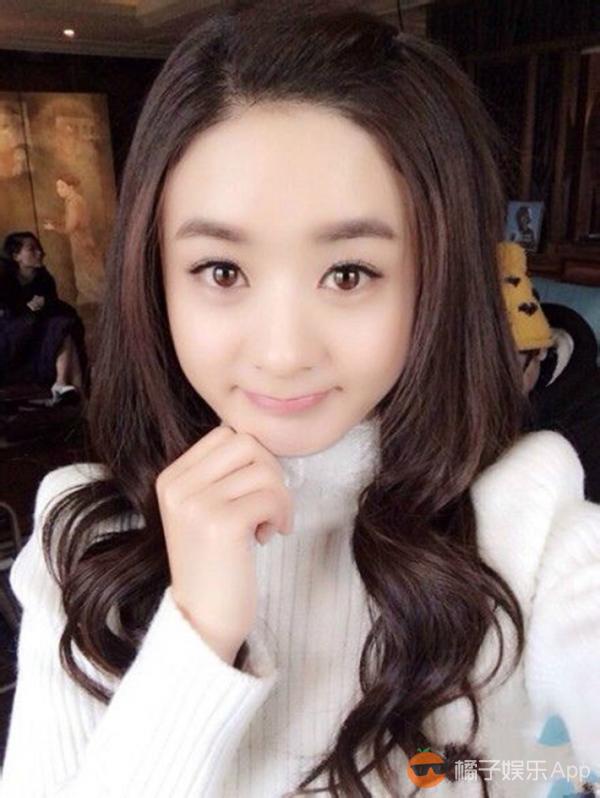 揭秘自拍界心机婊：赵丽颖全凭天然呆 范冰冰磨皮无底线 (1/28)