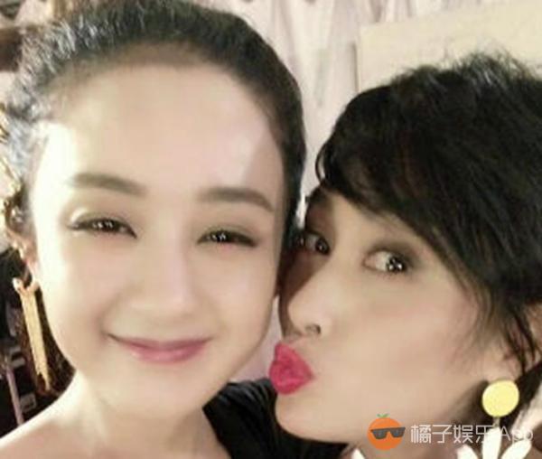 揭秘自拍界心机婊：赵丽颖全凭天然呆 范冰冰磨皮无底线 (1/28)