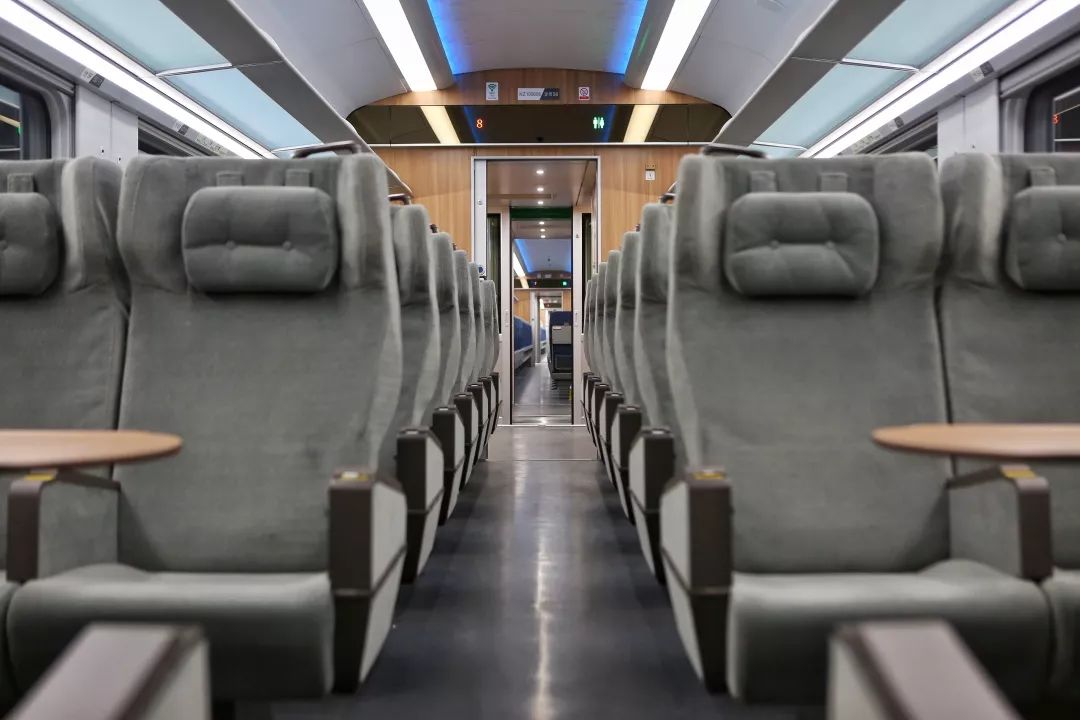 用“神话”的方式打开中国高铁，这对CP我站了！