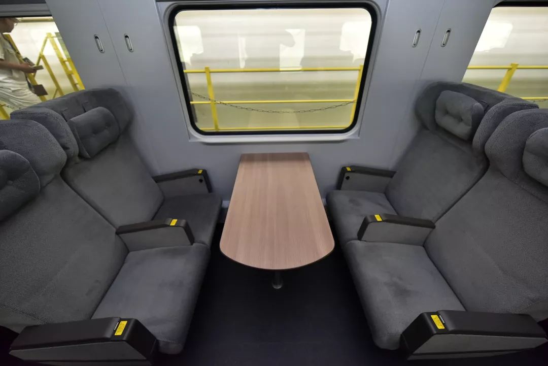 用“神话”的方式打开中国高铁，这对CP我站了！