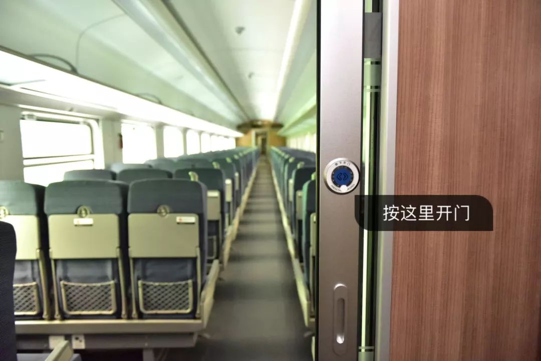 用“神话”的方式打开中国高铁，这对CP我站了！