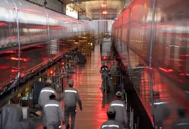 用“神话”的方式打开中国高铁，这对CP我站了！