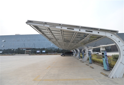 （成都图文）成都造“发电玻璃” 能把建筑物变发电站