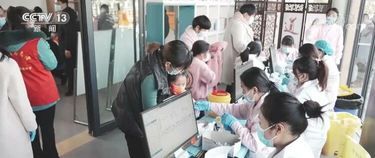 专家:三剂接种新冠疫苗是最佳免疫程序 预防重症效果达98%