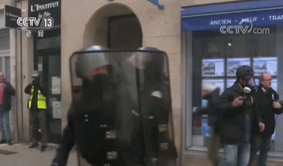 法国警察工会负责人：面对暴力示威须态度强硬 依法惩治