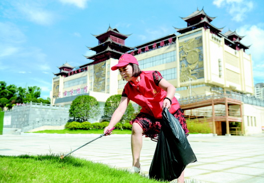 贵州凯里：志愿服务扮靓文明风景线