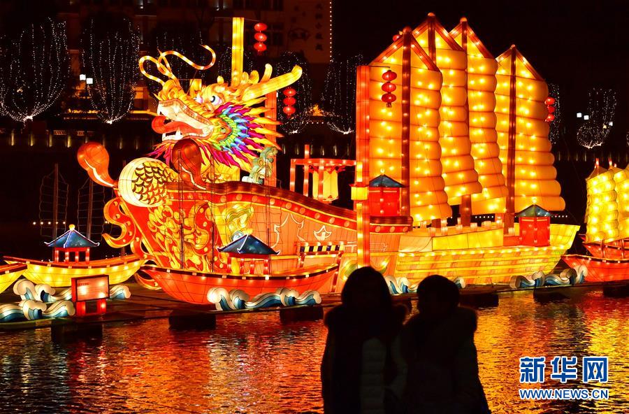 湖北宣恩：浪漫彩灯迎春来(组图)