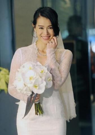 胡杏儿结婚半周年 高调告白老公:爱你一万年(图)