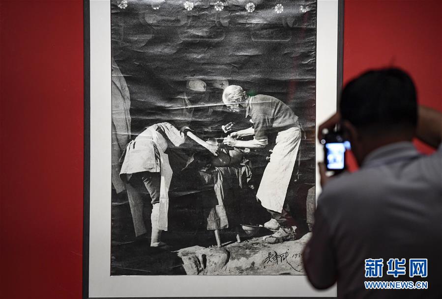 “摄影180年在中国”展览在银川开幕