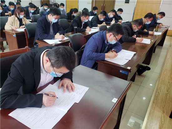 扬州江都区举行新任领导干部法律知识考试_fororder_图片1