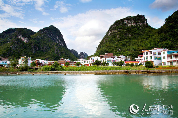 广西忻城：青山绿水皆是景 城乡处处美如画