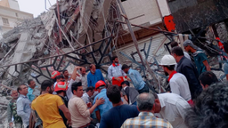 伊朗10层建筑物倒塌现场：80人仍被困瓦砾下 承包商已被捕