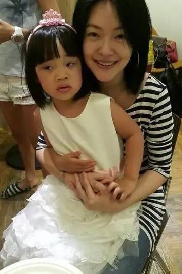 小S首次带三个女儿同台亮相 许老三以为是自己的见面会