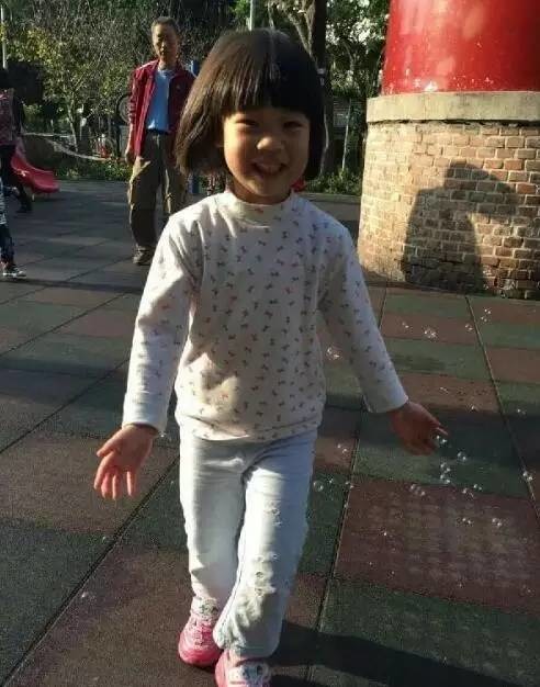 小S首次带三个女儿同台亮相 许老三以为是自己的见面会