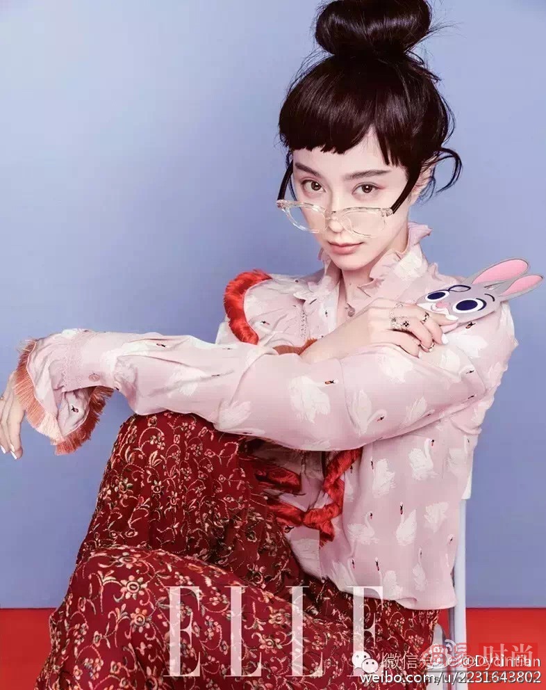 爱情滋润的范爷变少女 丸子头搞怪卖萌