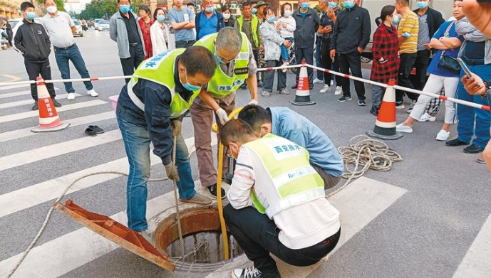 西安3岁男童掉入下水道 失联第四天搜救仍在继续_fororder_微信图片_20220516090147