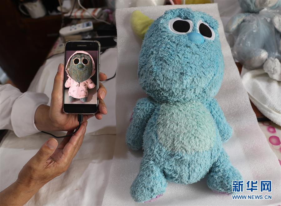 上海：七旬老人的“毛绒娃娃医院”