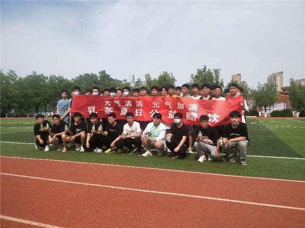 元气森林再度驰援上海 向上海64所高校捐赠360000瓶乳茶