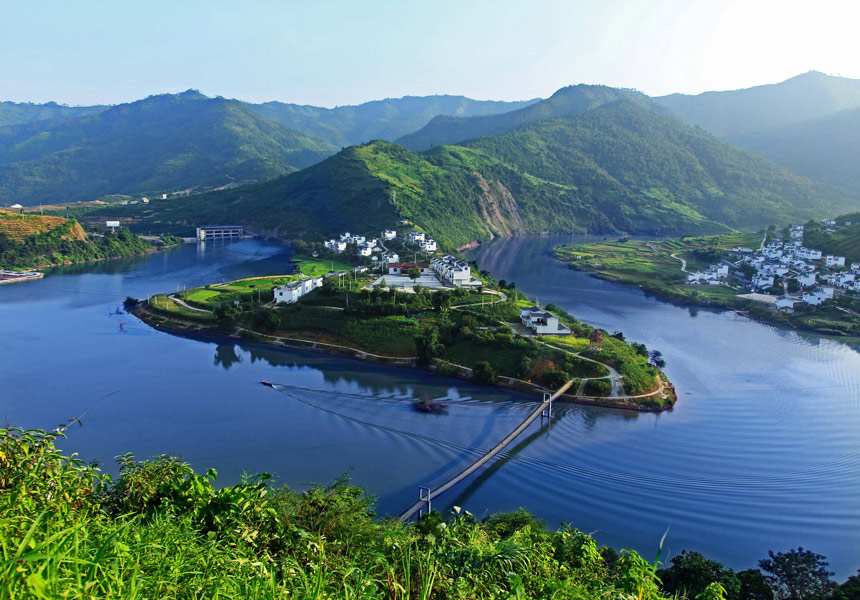 广西西林：生态宜居乡村美 产业兴旺村民富