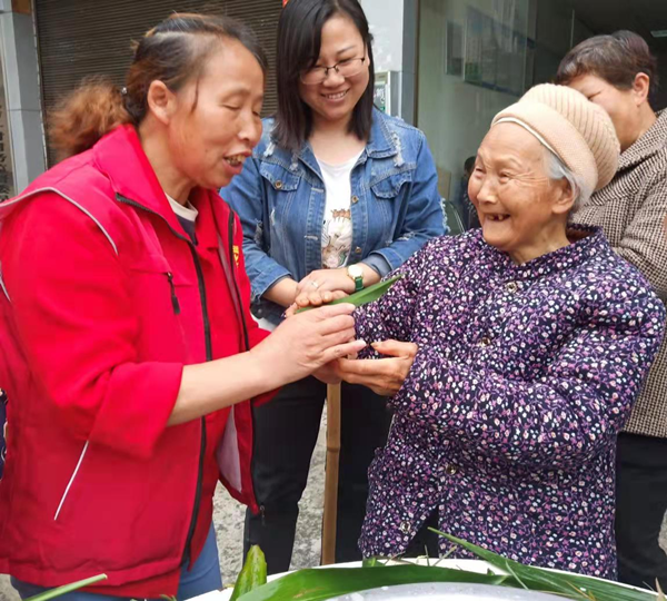 【原创】重庆市巴南区石滩镇：“粽”叶飘香暖人心_fororder_图片1