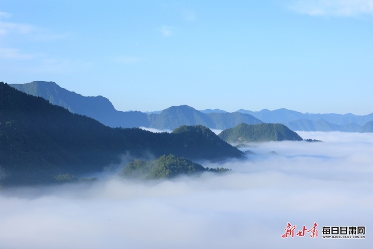 陇南市康县毛垭山群山逶迤云海苍茫