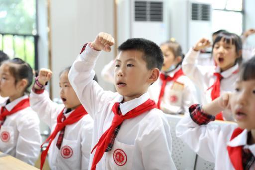 怀化市会同县少先队新队员入队仪式集中示范活动在城北学校举行 怀化市会同县少先队新队员入队仪式集中示范活动在城北学校举行